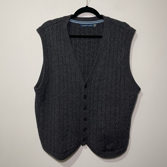 Modern Amusement Other - Modern Amusement Men Grey button down 100% merino wool vintage vest in size XXL